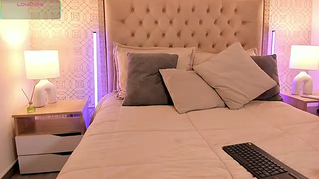 Snapshot of BellaNixs chatting on November 3, 2025, 3:23 am BellaNixs online show from November 3, 2025, 3:23 am