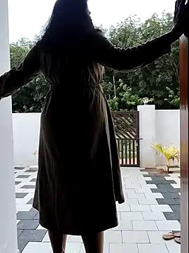 mallu-lover online show from April 13, 2026, 11:58 am