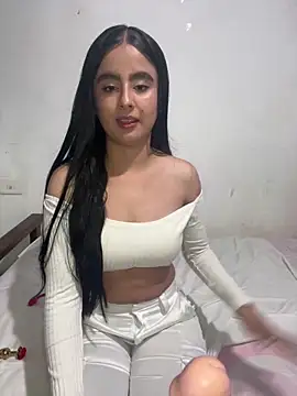 LunaFoxx10 online show from October 6, 2025, 8:31 pm