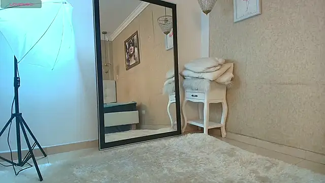 Miladiosa online show from December 18, 2025, 6:23 pm