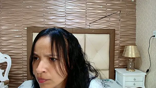 Miladiosa online show from May 15, 2026, 12:03 pm