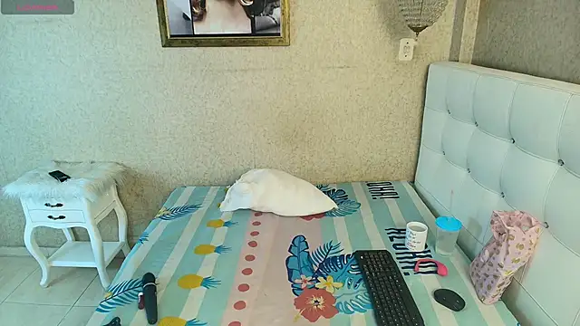 Miladiosa online show from November 7, 2025, 12:21 pm