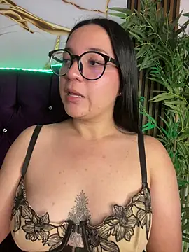 Snapshot of sara_roy04_ chatting on October 7, 2025, 3:40 am sara roy04  online show from October 7, 2025, 3:40 am