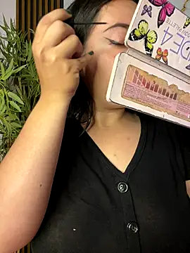 Snapshot of sara_roy04_ chatting on September 18, 2025, 3:53 am sara roy04  online show from September 18, 2025, 3:53 am