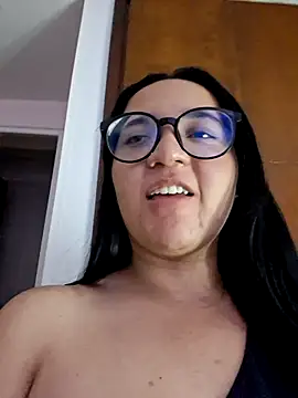 Snapshot of sara_roy04_ chatting on October 8, 2025, 3:52 am sara roy04  online show from October 8, 2025, 3:52 am