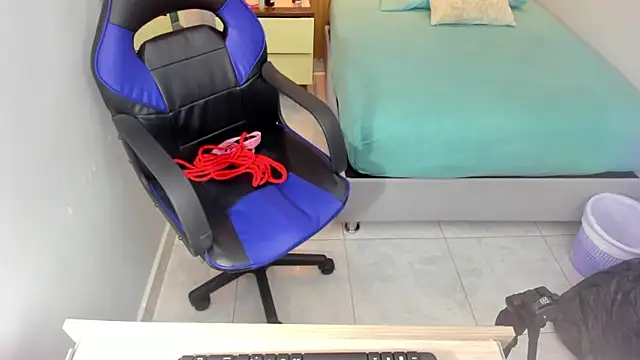 ALISSON BARKER online show from November 29, 2025, 12:16 pm