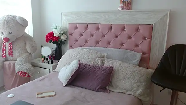 Snapshot of Ayleen_m chatting on January 18, 2026, 6:11 pm Ayleen m online show from January 18, 2026, 6:11 pm