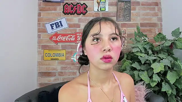 Snapshot of misss_luxury chatting on November 18, 2025, 11:02 am misss luxury online show from November 18, 2025, 11:02 am