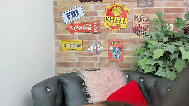 Snapshot of misss_luxury chatting on December 2, 2025, 11:01 am misss luxury online show from December 2, 2025, 11:01 am