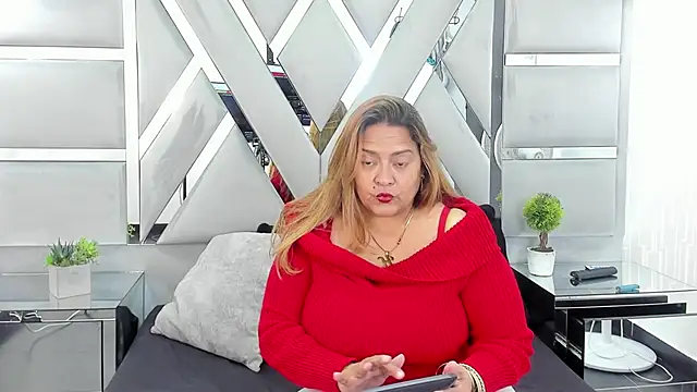 Snapshot of MonzerratBoyer chatting on April 18, 2026, 6:43 pm MonzerratBoyer online show from April 18, 2026, 6:43 pm