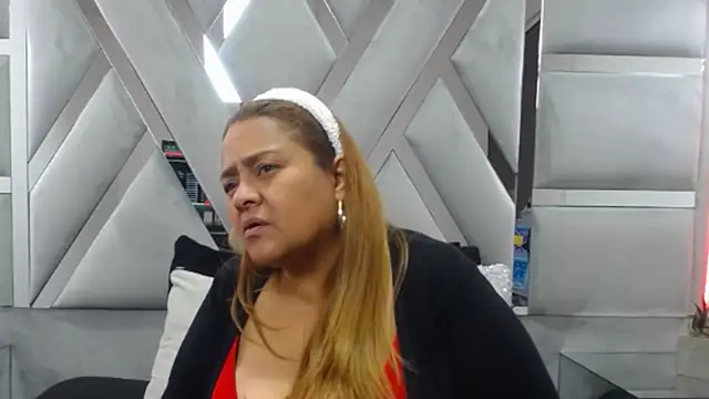 Snapshot of MonzerratBoyer chatting on November 29, 2025, 7:58 pm MonzerratBoyer online show from November 29, 2025, 7:58 pm