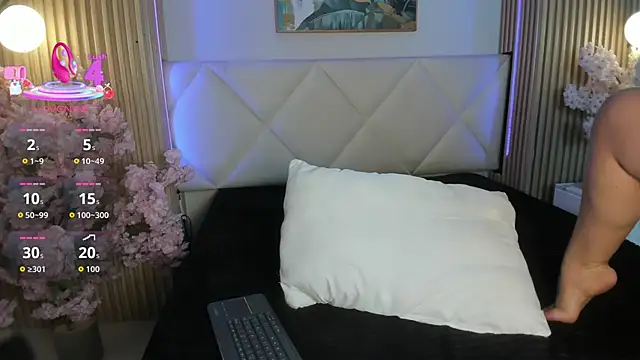 veronica hill  online show from February 24, 2026, 3:07 am