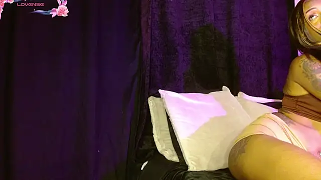 Snapshot of Dulce_Tara chatting on January 18, 2026, 1:42 am Dulce Tara online show from January 18, 2026, 1:42 am