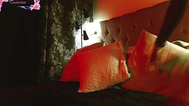 Snapshot of Dulce_Tara chatting on November 15, 2025, 4:49 am Dulce Tara online show from November 15, 2025, 4:49 am