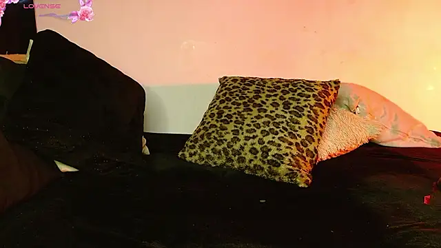 Snapshot of Dulce_Tara chatting on February 12, 2026, 1:27 am Dulce Tara online show from February 12, 2026, 1:27 am