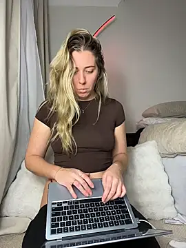 louiseberkeley online show from June 1, 2026, 9:31 am