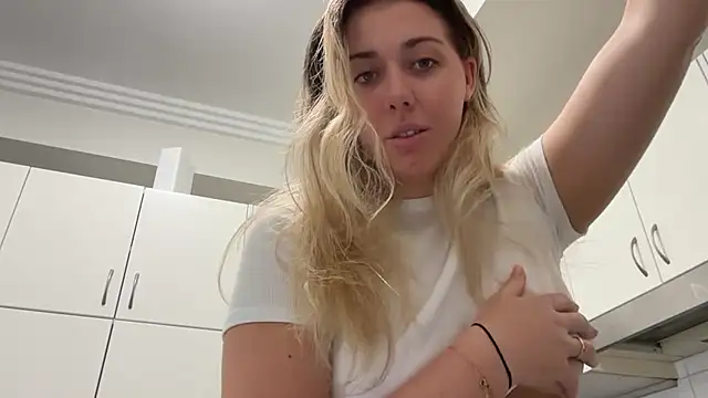 louiseberkeley online show from February 25, 2026, 10:42 pm