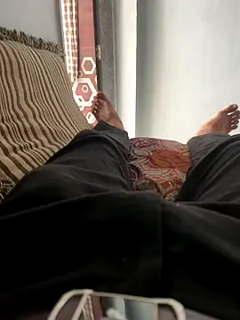 Snapshot of NoddingScorpion chatting on October 27, 2025, 8:37 am NoddingScorpion online show from October 27, 2025, 8:37 am