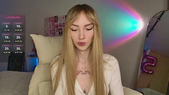 Snapshot of Lunainnk chatting on November 15, 2025, 1:53 am Lunainnk online show from November 15, 2025, 1:53 am