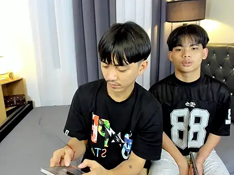 urhotasianboy online show from October 9, 2025, 9:32 am