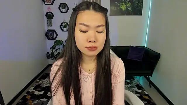 Snapshot of LunaPurrr chatting on November 27, 2025, 1:28 am LunaPurrr online show from November 27, 2025, 1:28 am