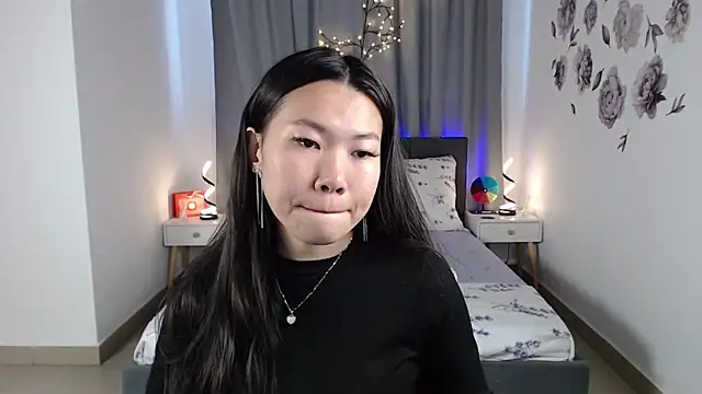 Snapshot of LunaPurrr chatting on September 12, 2025, 11:15 pm LunaPurrr online show from September 12, 2025, 11:15 pm