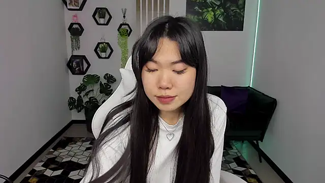 Snapshot of LunaPurrr chatting on November 15, 2025, 1:20 am LunaPurrr online show from November 15, 2025, 1:20 am