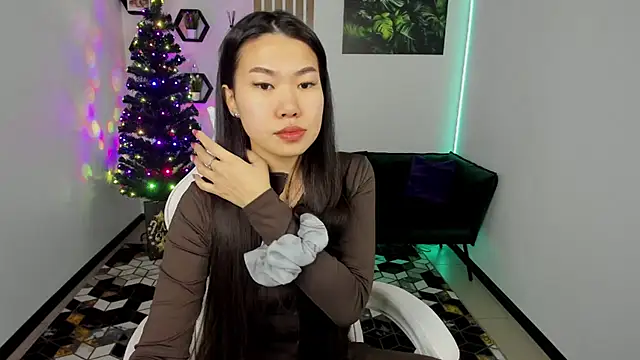 Snapshot of LunaPurrr chatting on December 15, 2025, 12:05 am LunaPurrr online show from December 15, 2025, 12:05 am