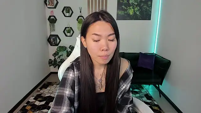 Snapshot of LunaPurrr chatting on November 23, 2025, 11:37 pm LunaPurrr online show from November 23, 2025, 11:37 pm