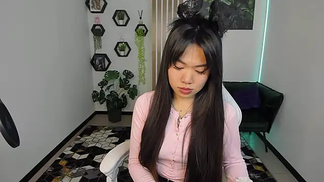 Snapshot of LunaPurrr chatting on October 13, 2025, 11:16 pm LunaPurrr online show from October 13, 2025, 11:16 pm