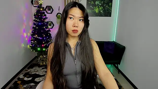 Snapshot of LunaPurrr chatting on December 4, 2025, 11:37 pm LunaPurrr online show from December 4, 2025, 11:37 pm