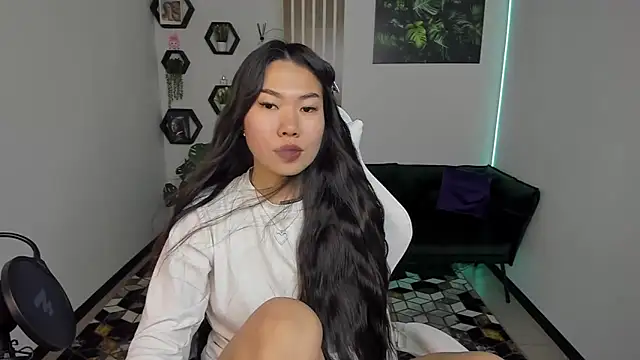 Snapshot of LunaPurrr chatting on November 11, 2025, 1:33 am LunaPurrr online show from November 11, 2025, 1:33 am