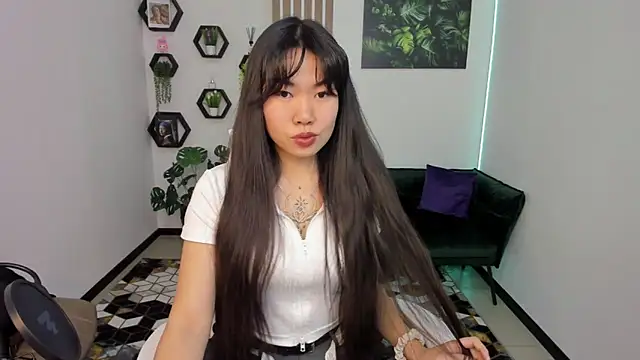 Snapshot of LunaPurrr chatting on November 14, 2025, 2:26 am LunaPurrr online show from November 14, 2025, 2:26 am