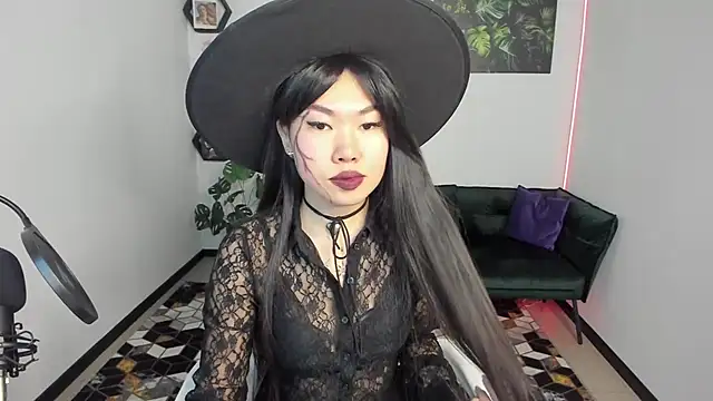 Snapshot of LunaPurrr chatting on October 28, 2025, 1:06 am LunaPurrr online show from October 28, 2025, 1:06 am