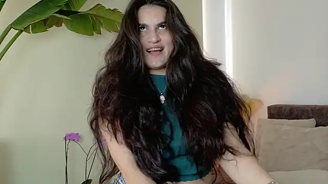 Snapshot of lizdevine chatting on October 17, 2025, 6:43 pm lizdevine online show from October 17, 2025, 6:43 pm