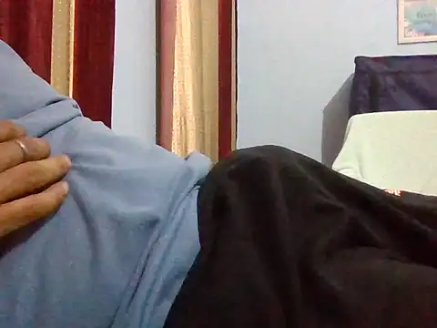 Snapshot of creativecommin chatting on November 13, 2025, 7:18 pm creativecommin online show from November 13, 2025, 7:18 pm