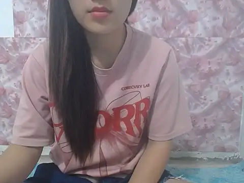 Snapshot of Linda-24 chatting on October 16, 2025, 2:03 pm Linda-24 online show from October 16, 2025, 2:03 pm