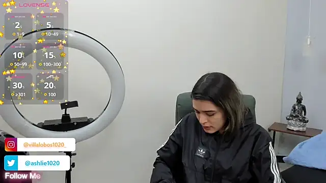 Snapshot of MiaVillalobos chatting on October 28, 2025, 11:42 am MiaVillalobos online show from October 28, 2025, 11:42 am