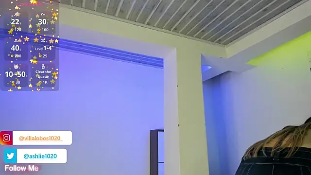 Snapshot of MiaVillalobos chatting on November 8, 2025, 10:24 pm MiaVillalobos online show from November 8, 2025, 10:24 pm