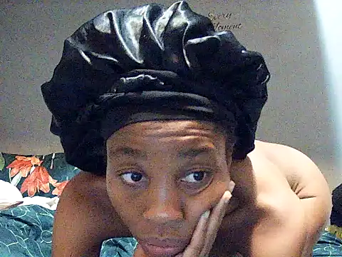 PHOENIXINTHEMIDDLE online show from December 14, 2025, 6:35 pm