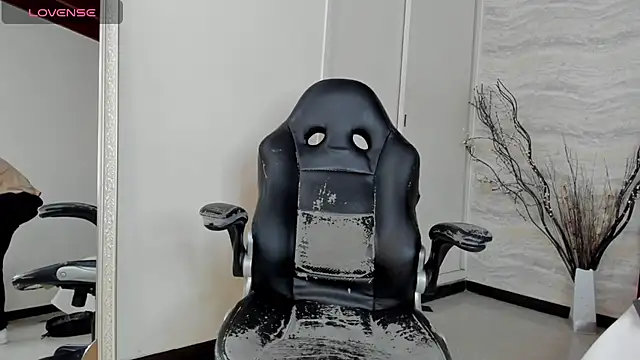 Snapshot of JamesDeker chatting on October 29, 2025, 4:00 am JamesDeker online show from October 29, 2025, 4:00 am