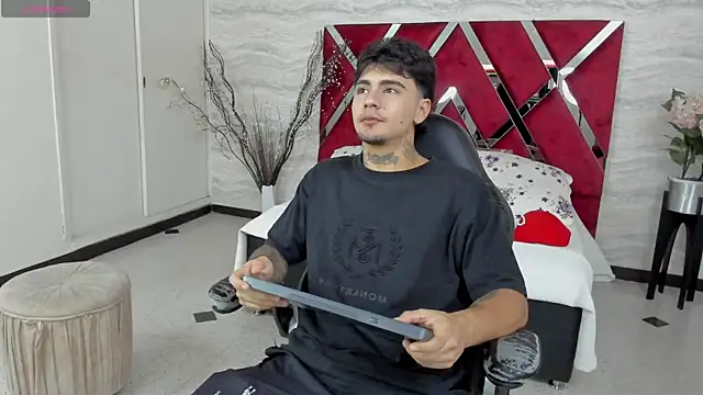 Snapshot of JamesDeker chatting on October 23, 2025, 8:07 pm JamesDeker online show from October 23, 2025, 8:07 pm