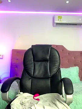 Snapshot of Velveet_x chatting on November 1, 2025, 12:21 pm Velveet x online show from November 1, 2025, 12:21 pm