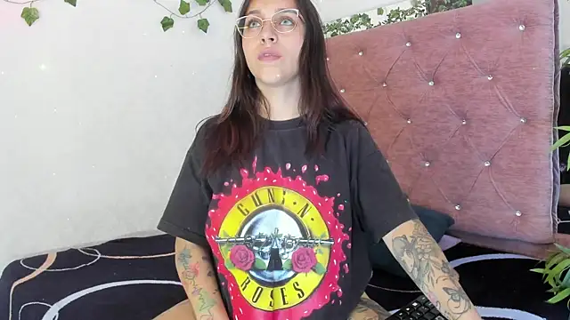 JulianaCarter online show from April 23, 2026, 7:48 pm