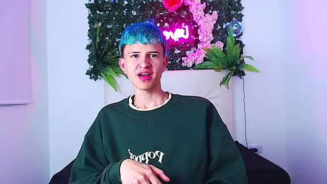 iam lukas   online show from October 10, 2025, 3:29 am