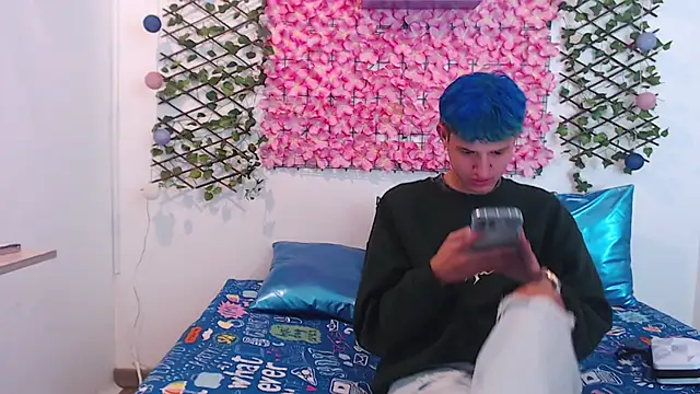 iam lukas   online show from September 10, 2025, 2:54 am