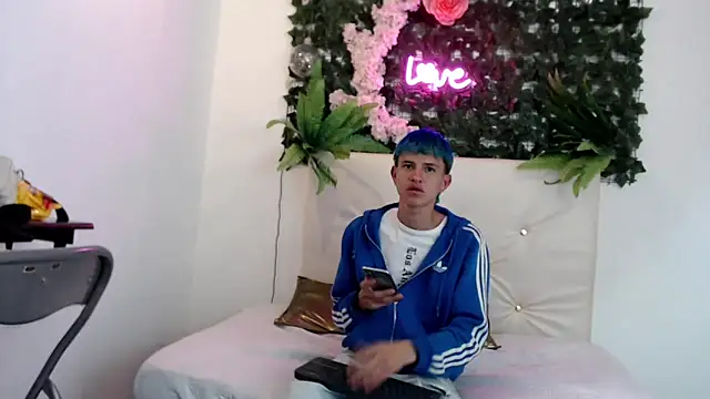 iam lukas   online show from September 25, 2025, 2:06 am