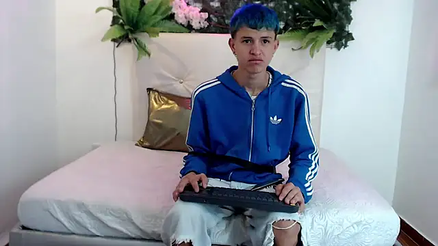 iam lukas   online show from September 24, 2025, 3:13 am