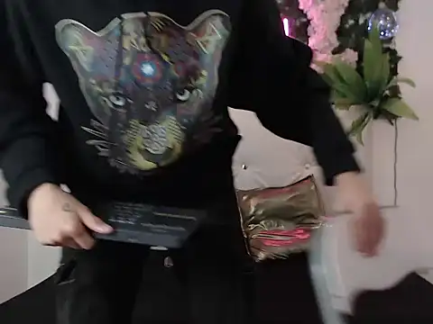 iam lukas   online show from October 12, 2025, 4:03 am