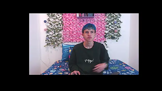 iam lukas   online show from September 19, 2025, 4:38 am